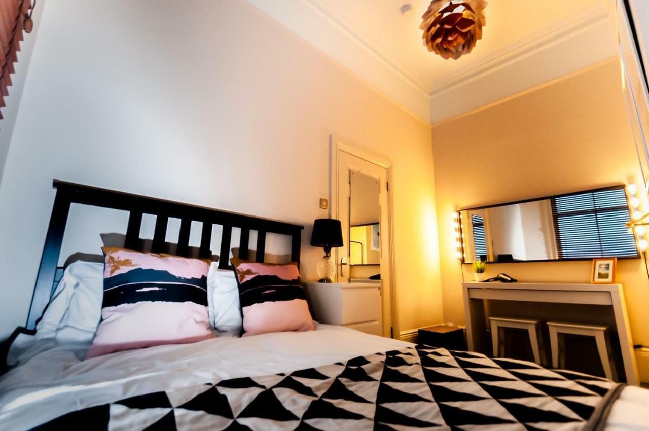 Number Twenty Four Townhouse - Sleeps 22